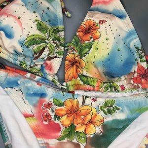 GOSSIP Bikini size small Hawaiian Floral